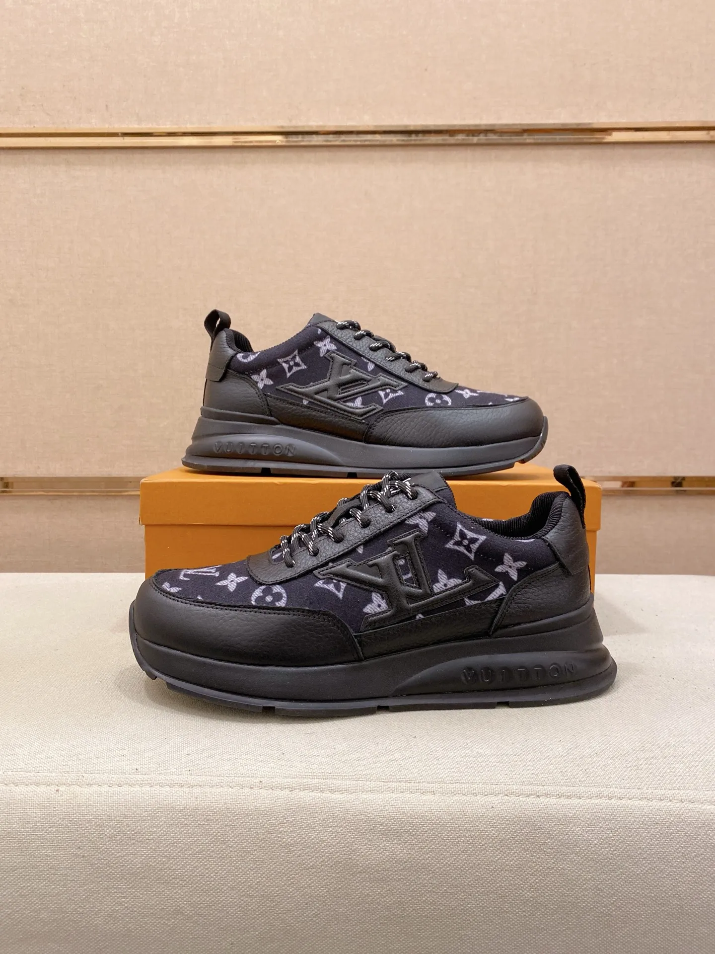 Factory price: 442💰🎉🎉LV~Louis Vuitton trendy men's shoes, new shipments, latest matching, same style as the official website, super high quality, best-selling season [strong][strong][strong] Selected first-layer cowhide, comfortable and breathable mesh lining, original last, comfortable on the feet, wear-resistant rubber outsole, size: 38-44.
